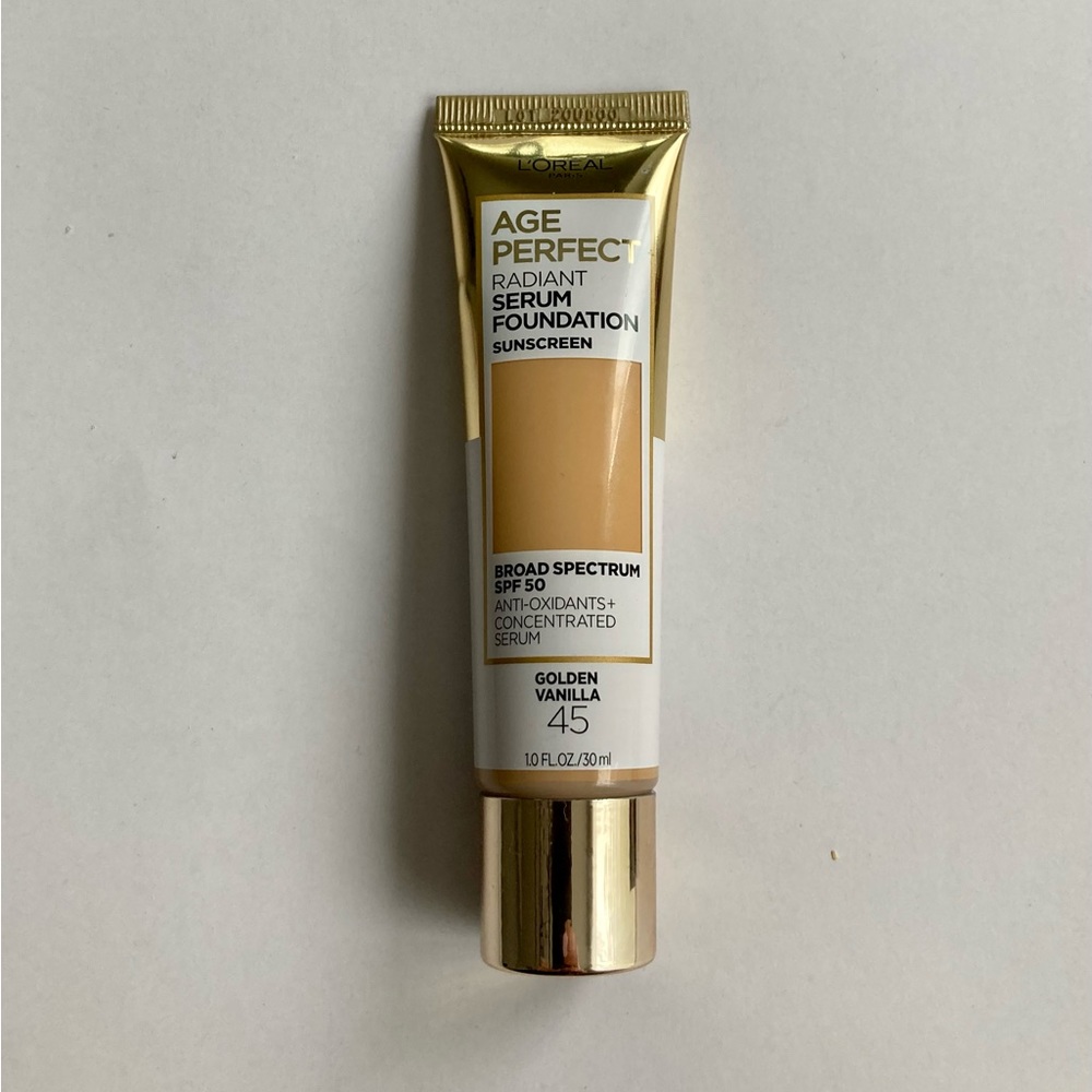 L’Oréal Age Perfect Radiant Serum Foundation Color - 45 (Golden Vanilla) 30ml - Picture 2 of 8